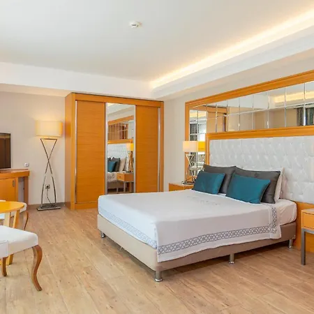 Aquasis De Luxe & Hotel