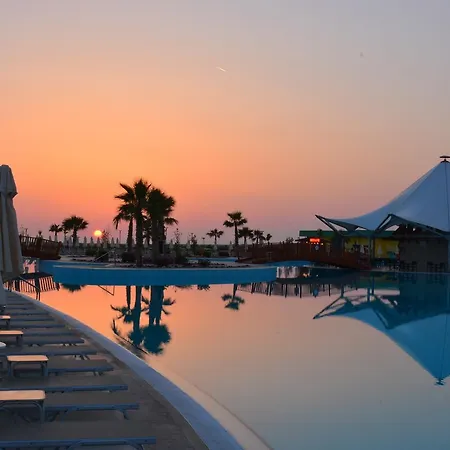 Aquasis De Luxe & Отель