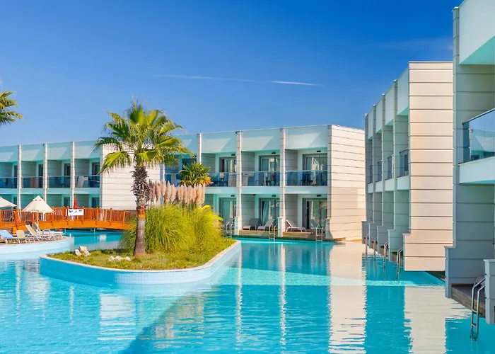 Aquasis De Luxe & Hotel